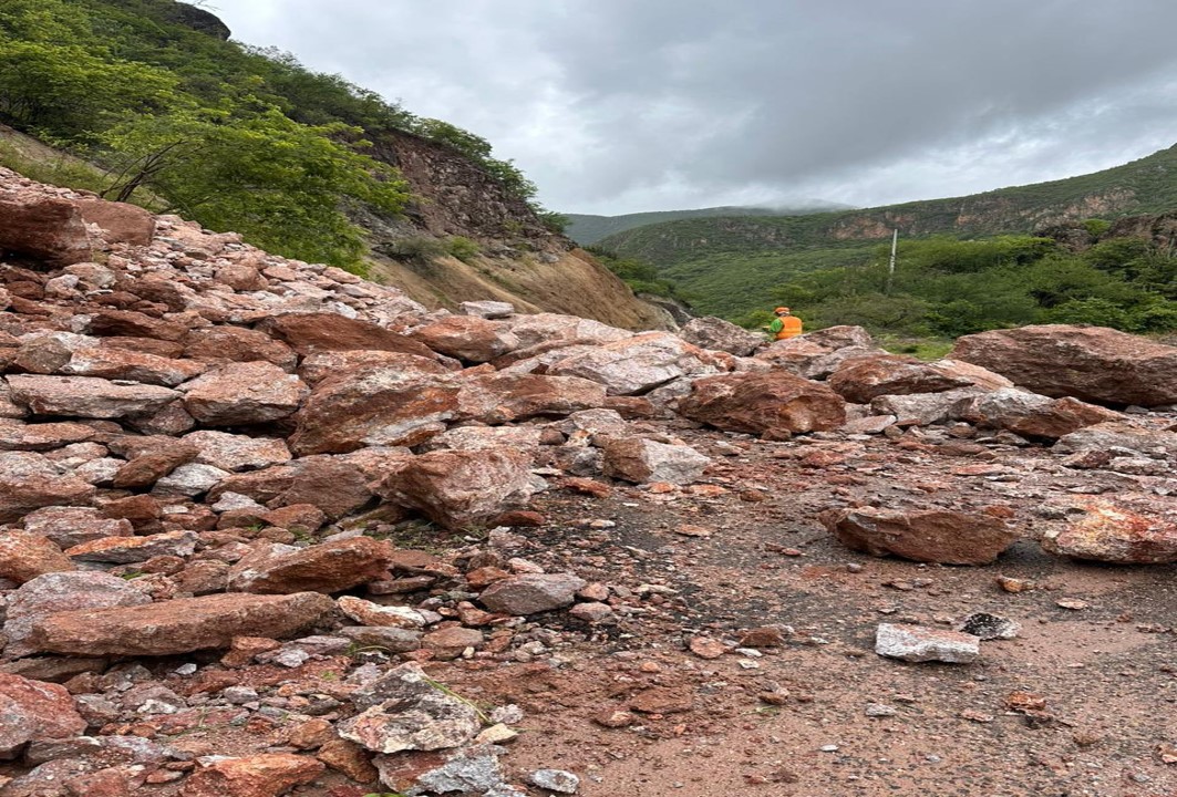 Reporte de daños en Oaxaca y Guerrero tras el paso del huracán Erick