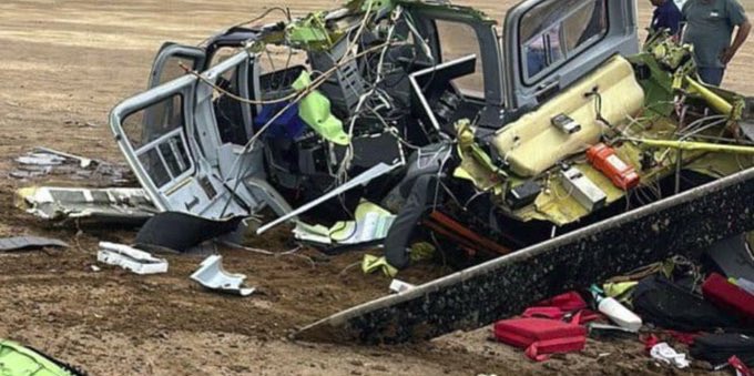 VIDEO Se desploma helicóptero a un costado de la autopista Guadalajara-Colima