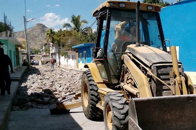 Se confrontan edil de Guadalupe Santa Ana y antorchistas por adjudicarse obra