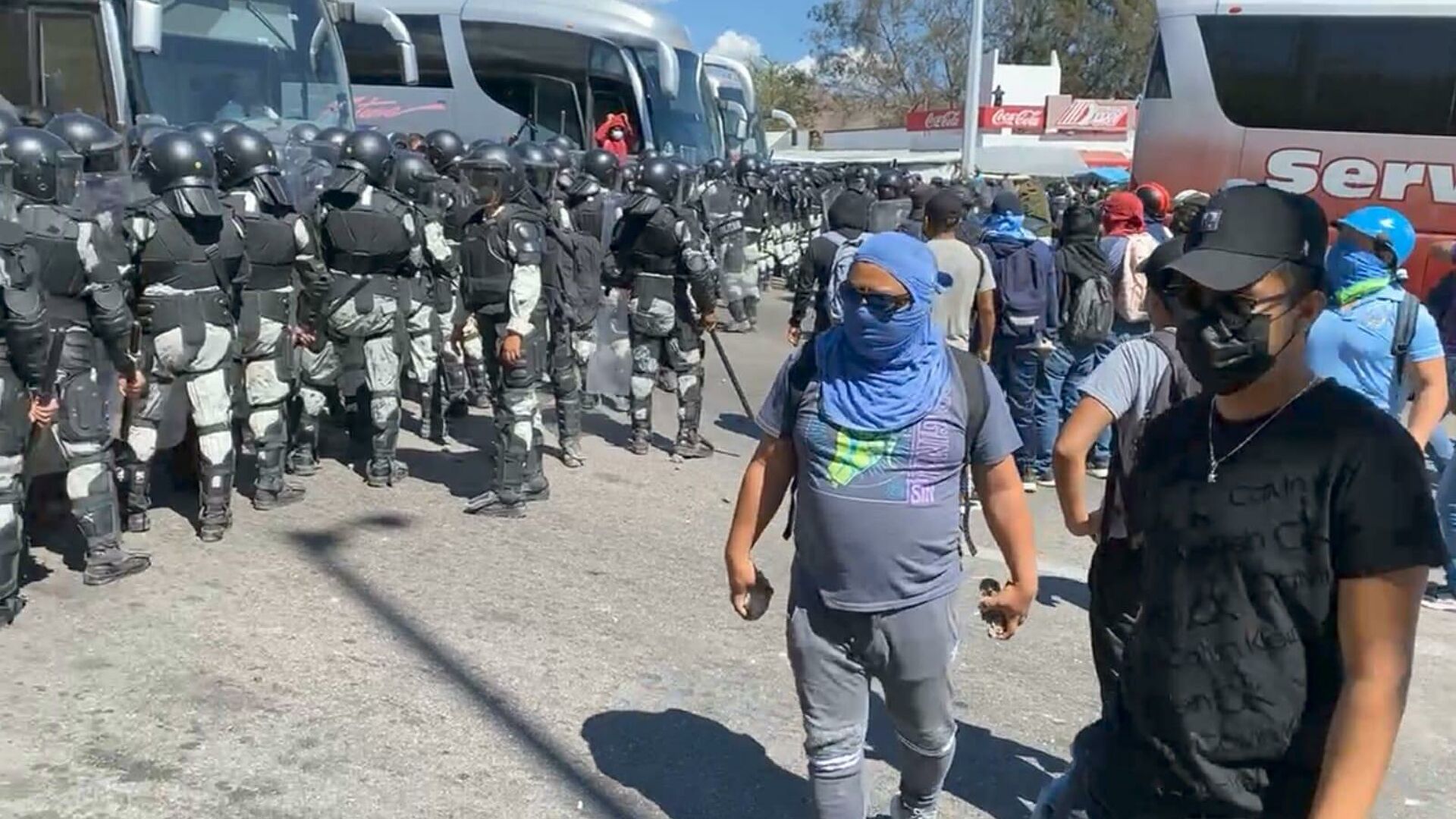 Guardia Nacional y Normalistas se enfrentan en Guerrero