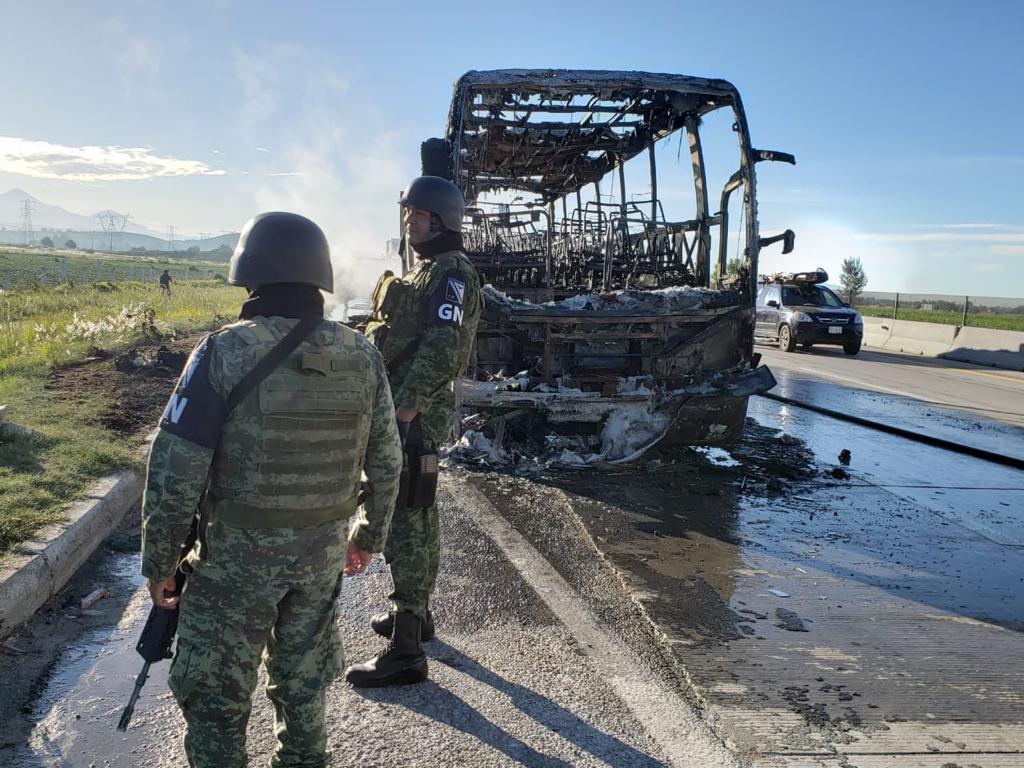 Se calcina autobús de pasajeros en la Puebla-Córdoba