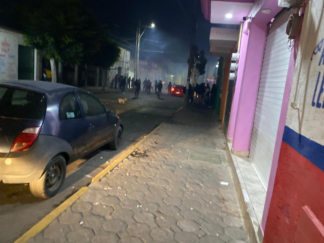 Durante guerritas con cohetes lesionan a 5 policías en Huejotzingo