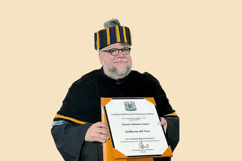 Guillermo del Toro recibe de la UNAM doctorado honoris causa