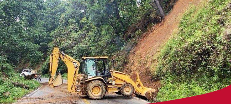 Por deslaves cierran carretera México-Tuxpan