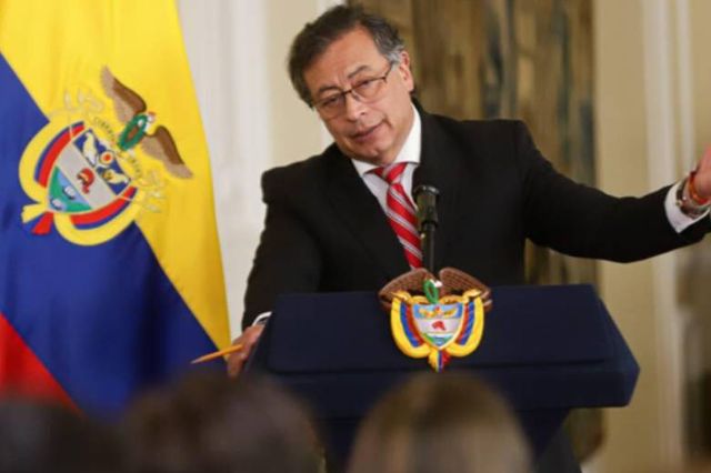 Colombia responde a EE. UU. con aranceles del 50% tras controversia migratoria