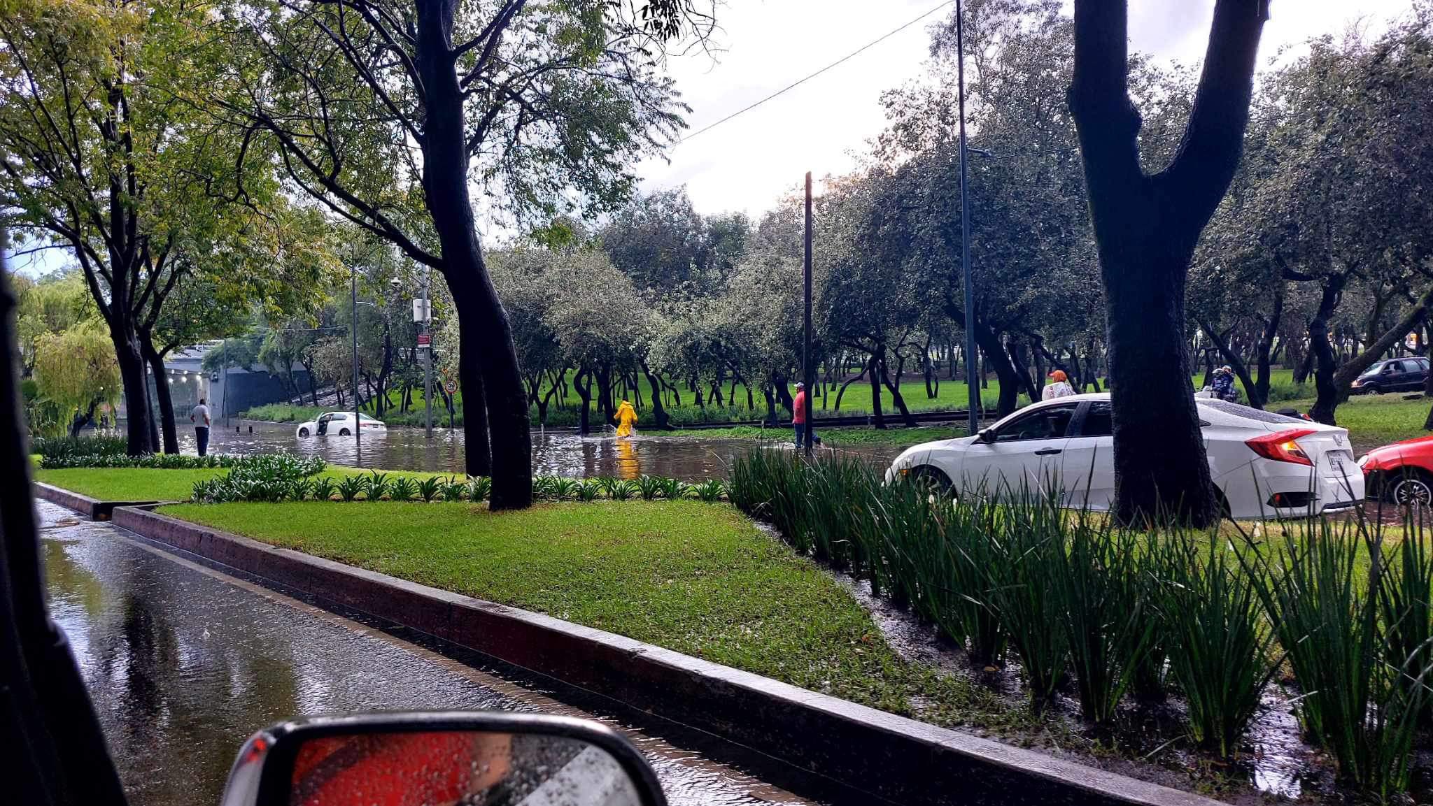 VIDEO Aguacero deja inundadas alcaldías de Coyoacán, Tlalpan y Calzada Zaragoza