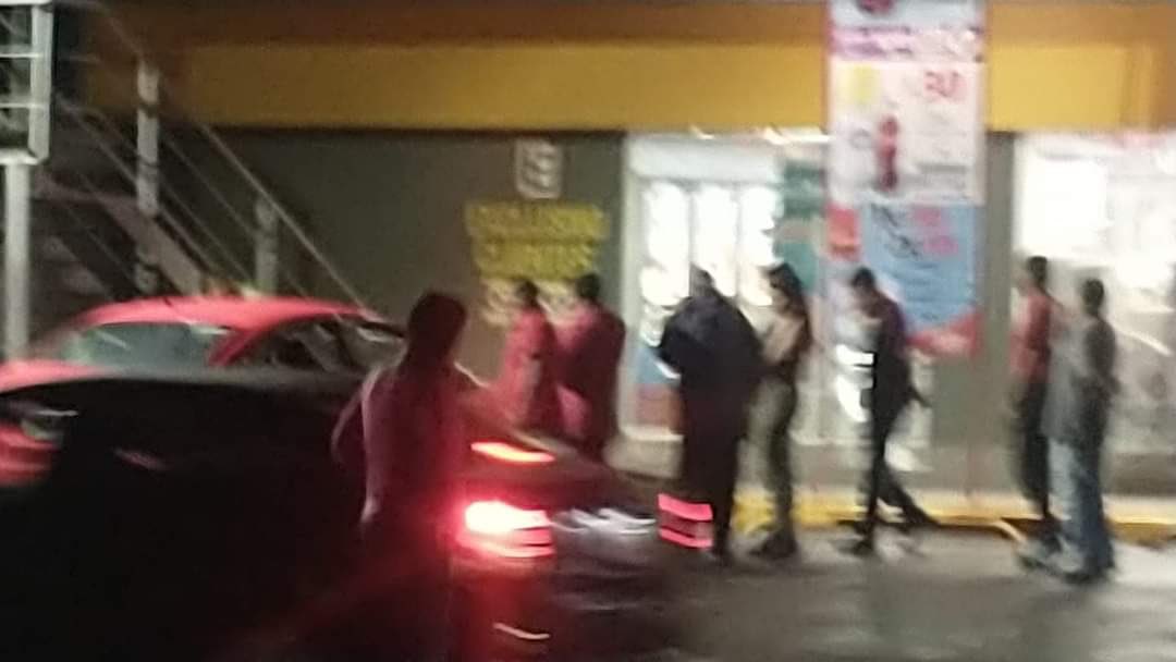 Ejecutan a dos hombres afuera de un Oxxo en Misiones de San Francisco