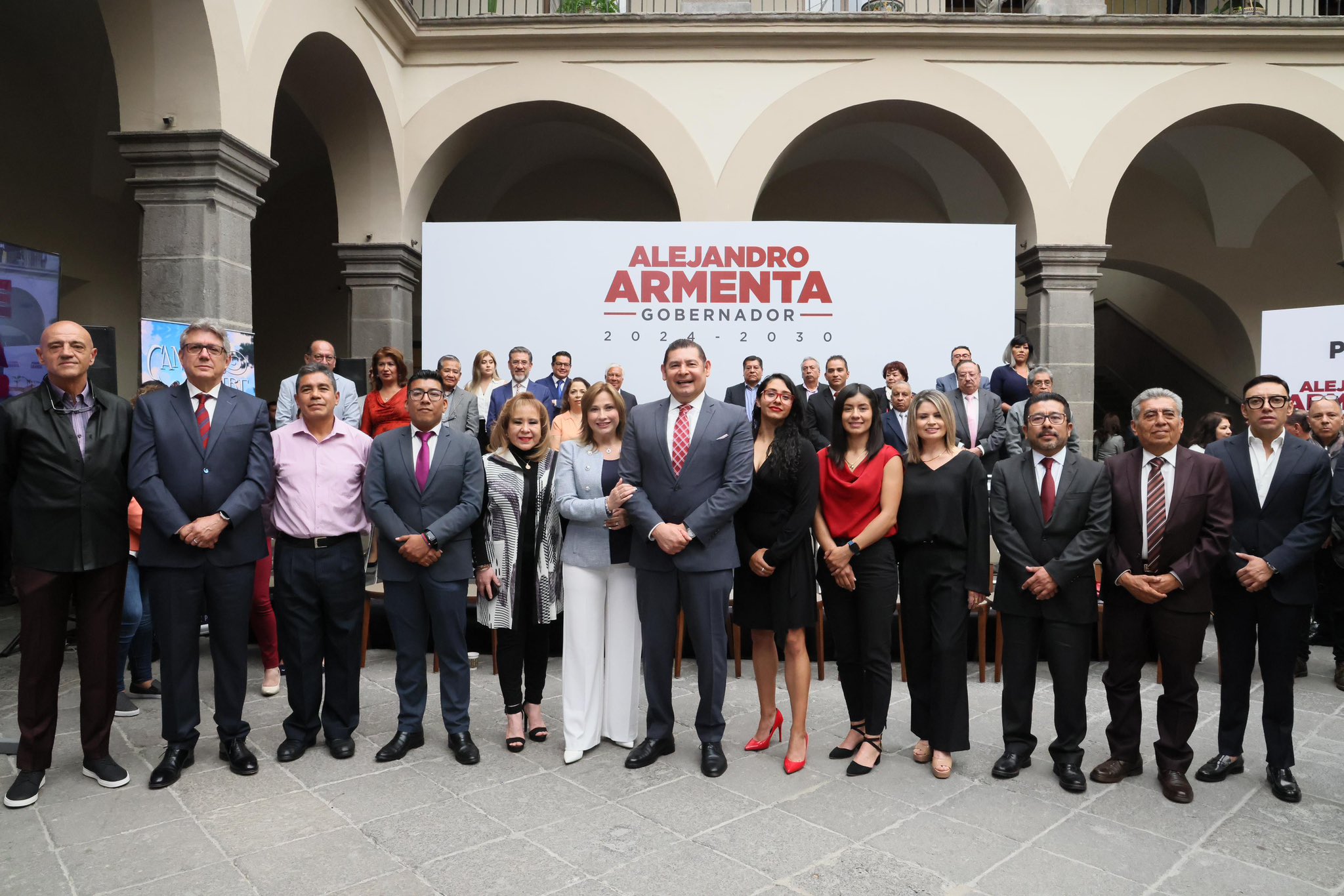 El gabinete debe trabajar con responsabilidad y amor por Puebla: Armenta