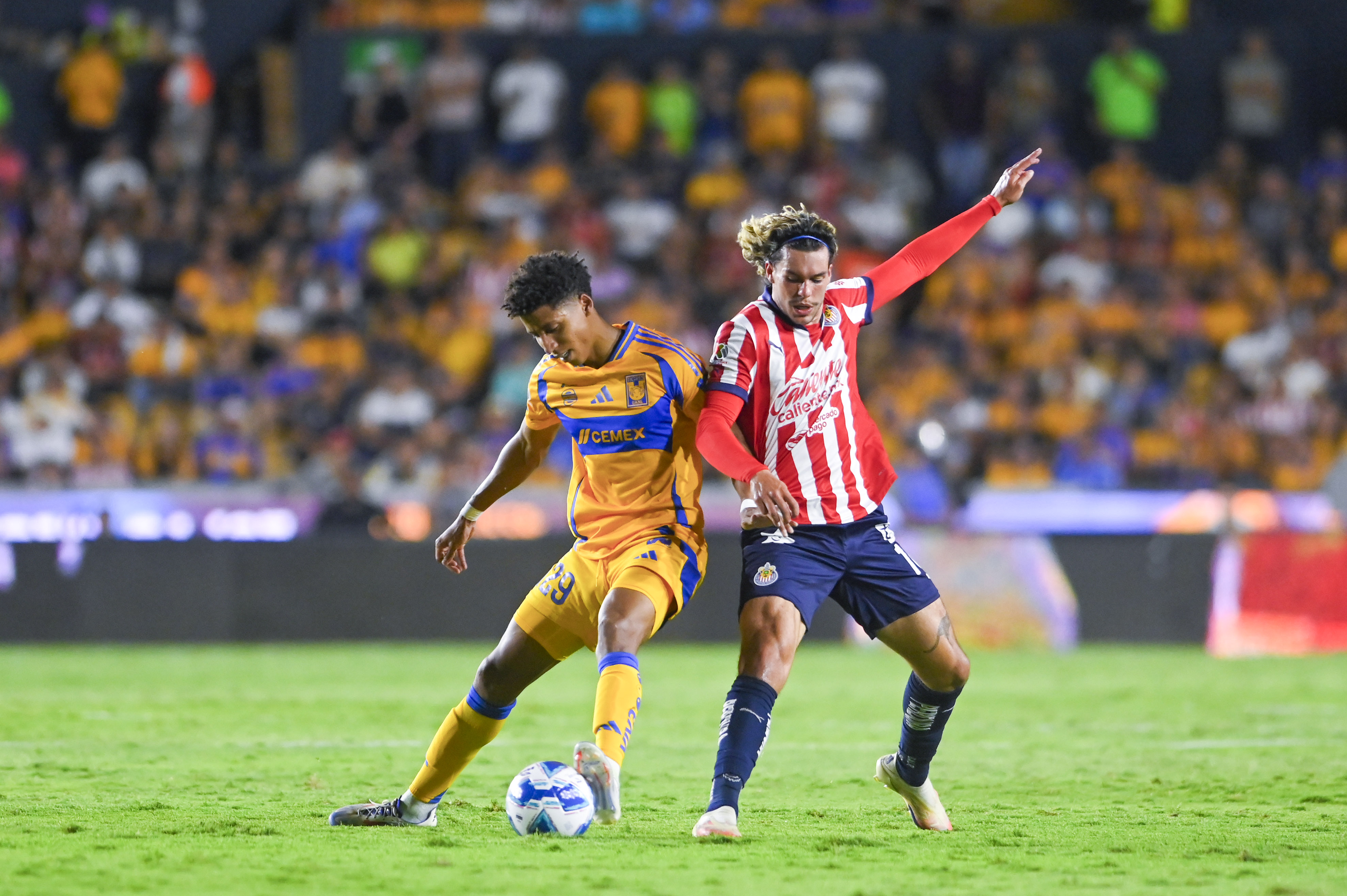 VIDEO Chivas rescata un punto del Volcán