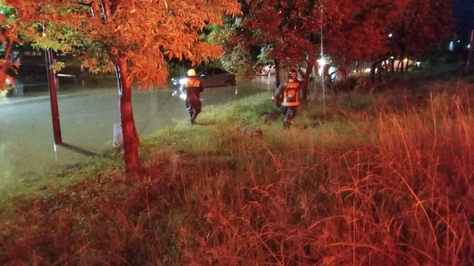 Familia queda varada en la colonia Los Tenores en Puebla