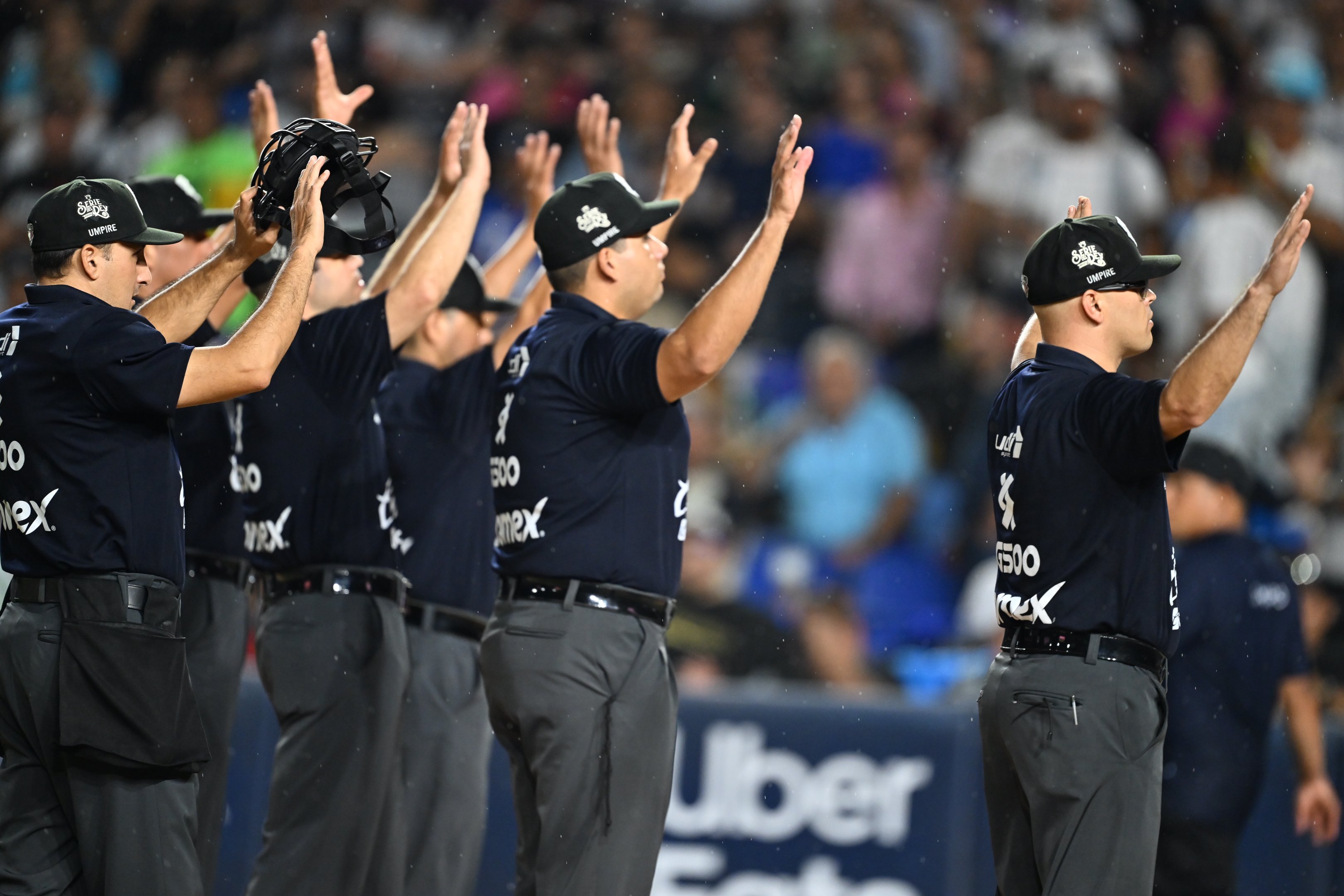 Lluvia suspende juego tres de la Serie del Rey