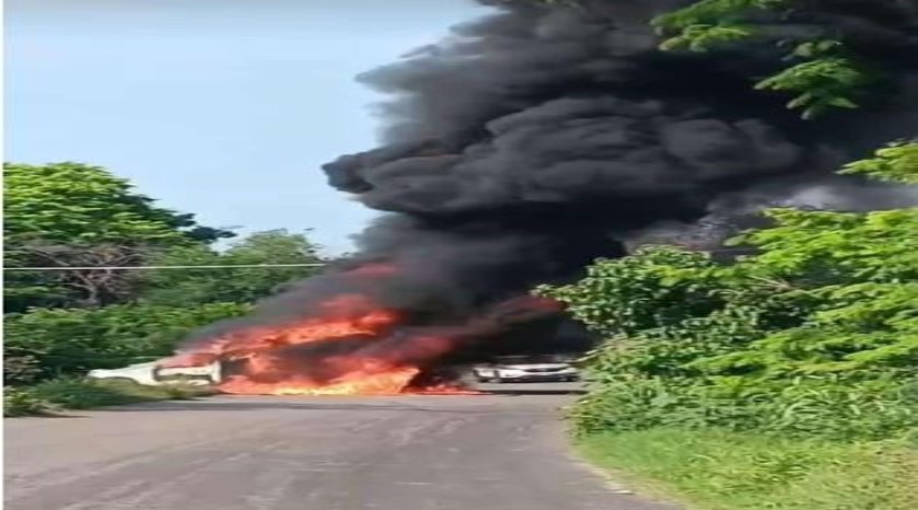 VIDEO Arde y bloquean carreteras en Michoacán