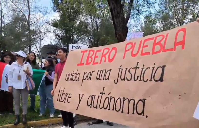 Estudiantes de la Ibero Puebla se manifiestan contra la reforma judicial