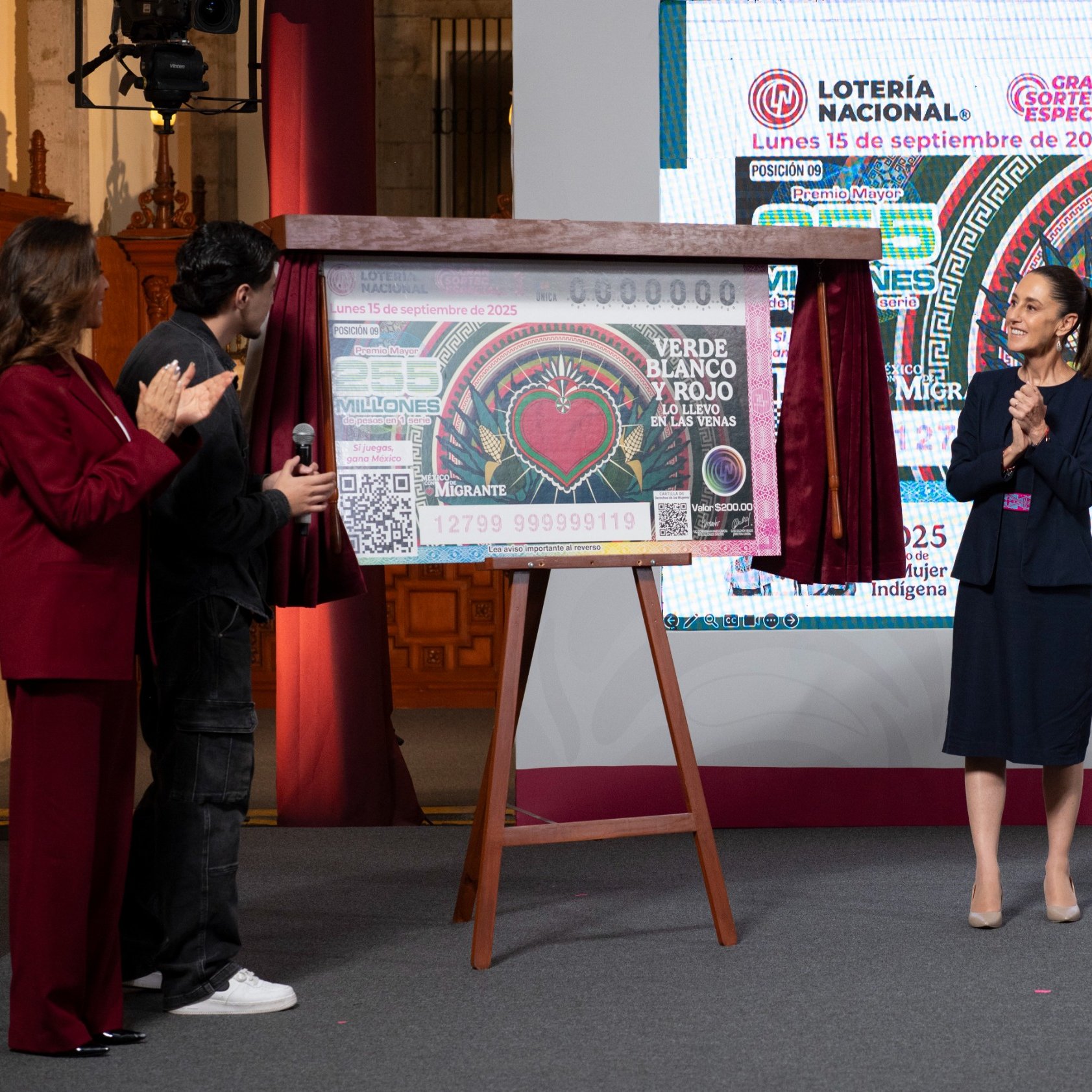 Sheinbaum devela Billete de la Lotería Nacional, rinde tributo a los migrantes