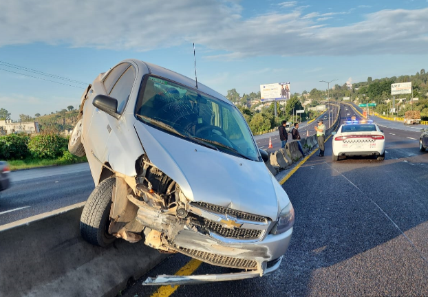 Cierre parcial de circulación en la autopista México-Puebla por accidente vial