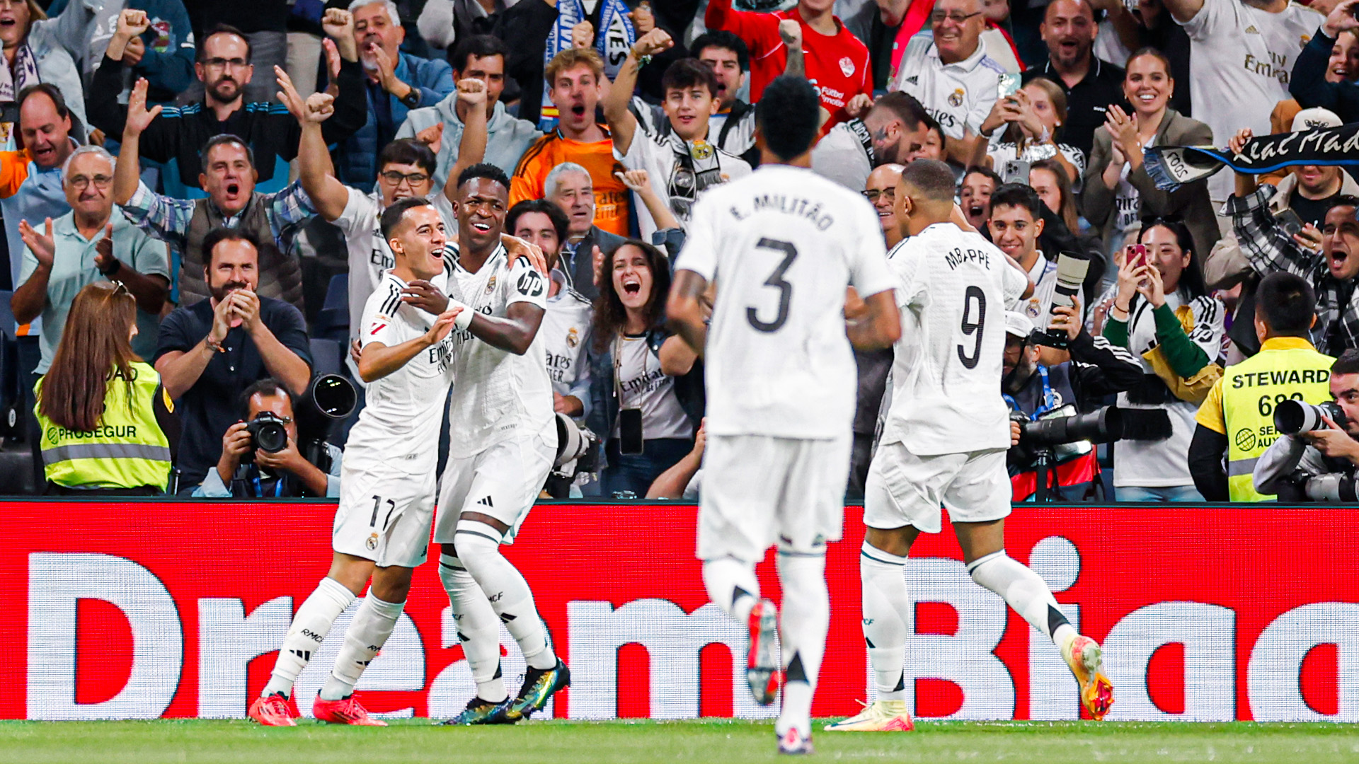 VIDEO Pidiendo la hora, pero Real Madrid suma quinta victoria en fila ante el Alavés