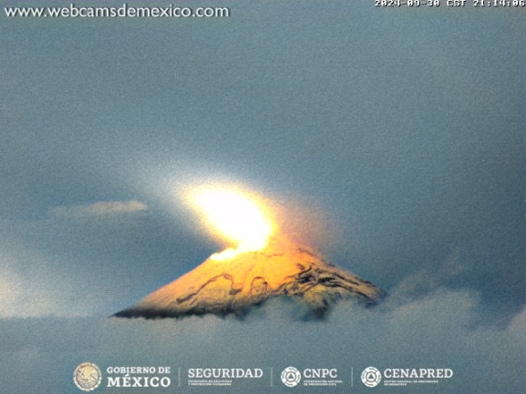 Popocatépetl da impresionante espectáculo durante la noche