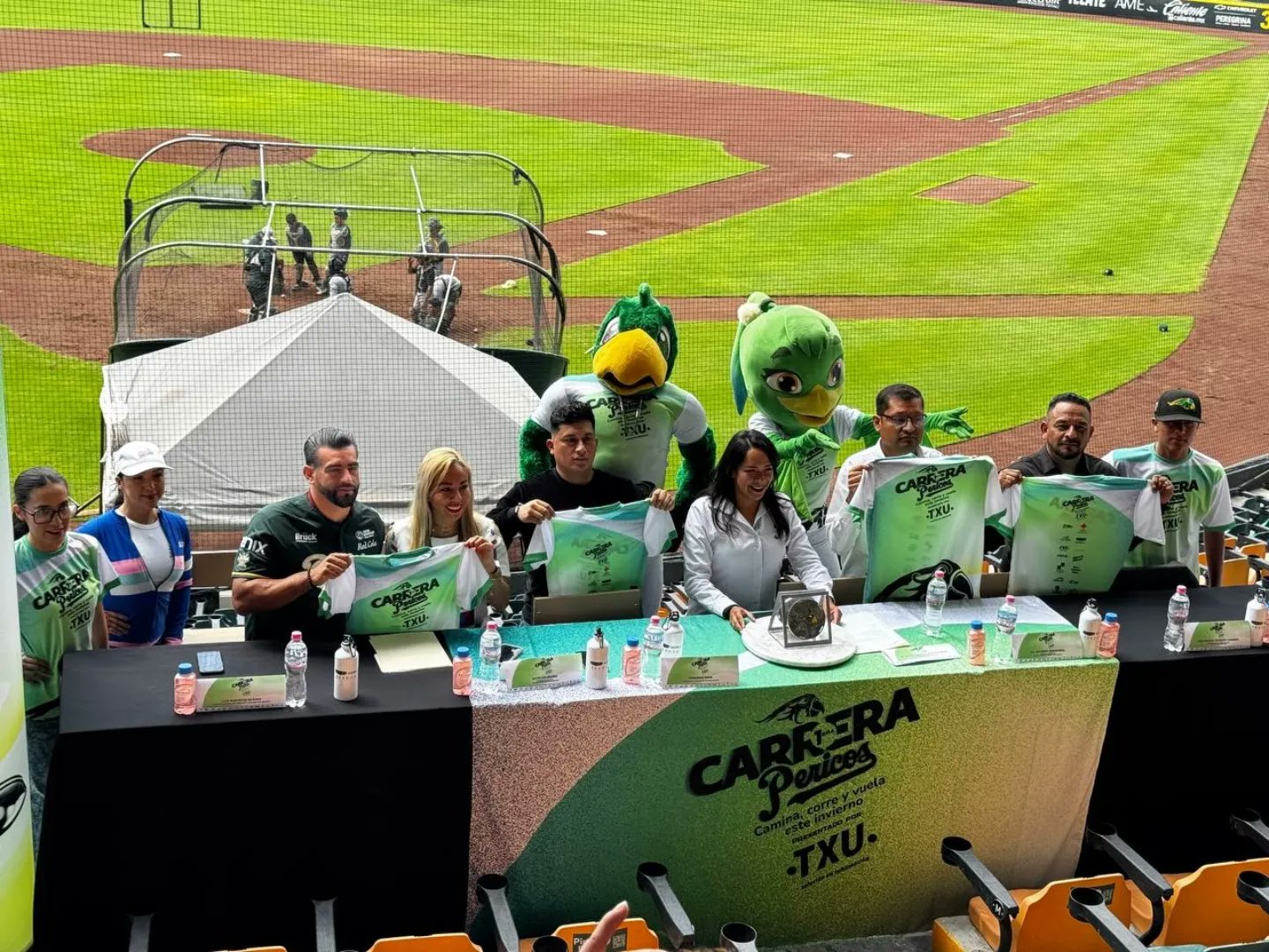 Vuela a inscribirte, presentan playera y medalla de la Carrera Pericos