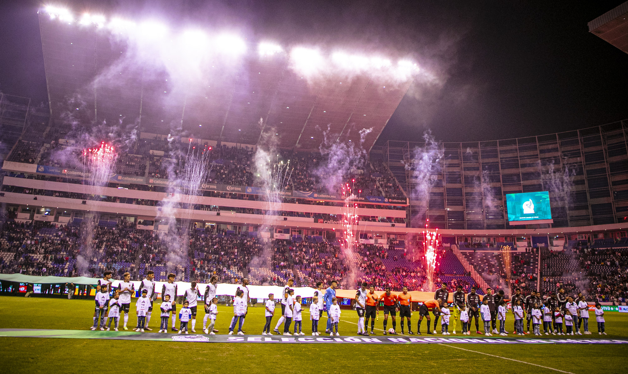 VIDEO Afición de Puebla abuchea a la Selección de México