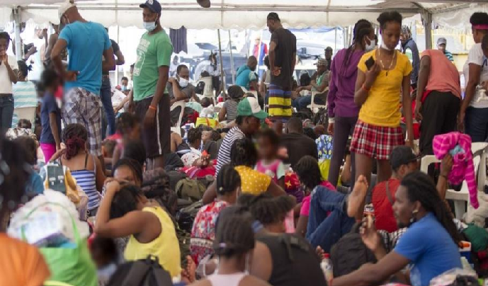 México reanudará la próxima semana los vuelos de migrantes haitianos 