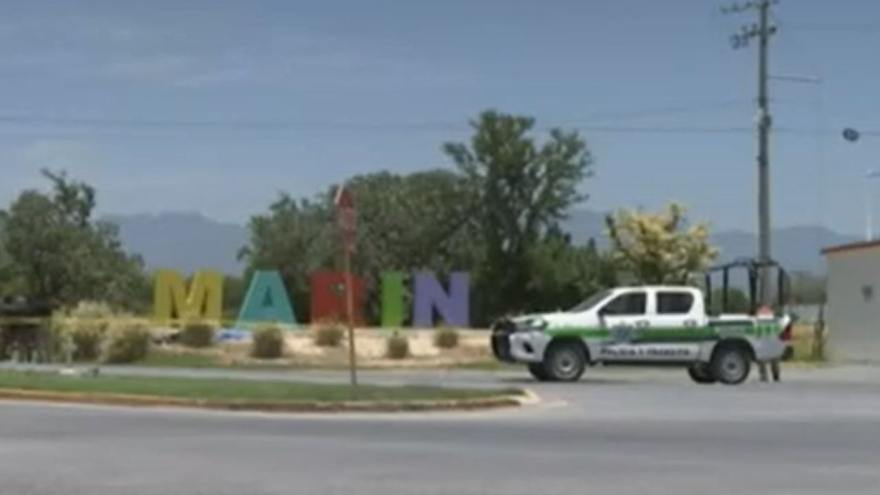 Dejan dos cabezas humanas en letras turísticas en Nuevo León