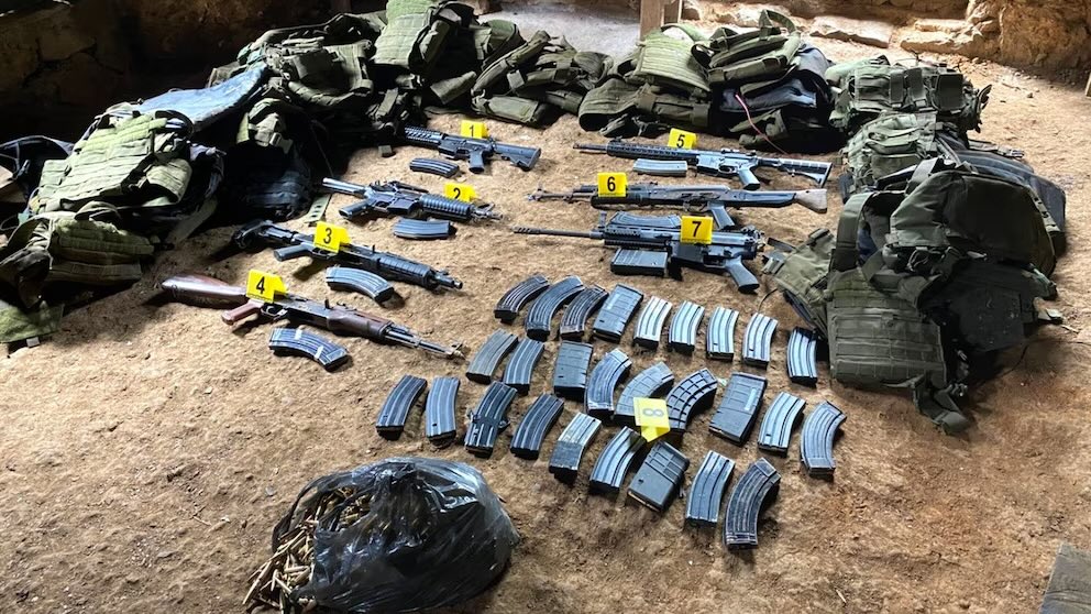 Hallan arsenal bélico y granadas en rancho de Pantelhó, Chiapas