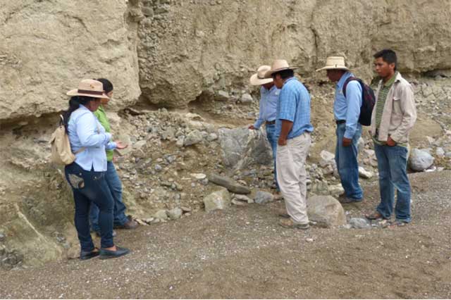 Pobladores de Zapotitlán hallan hueso de mamut en barranca