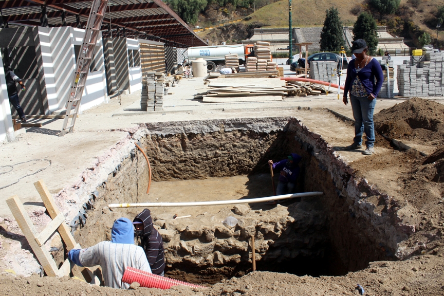 Suspende INAH obras en Cholula por hallazgo de muro prehispánico