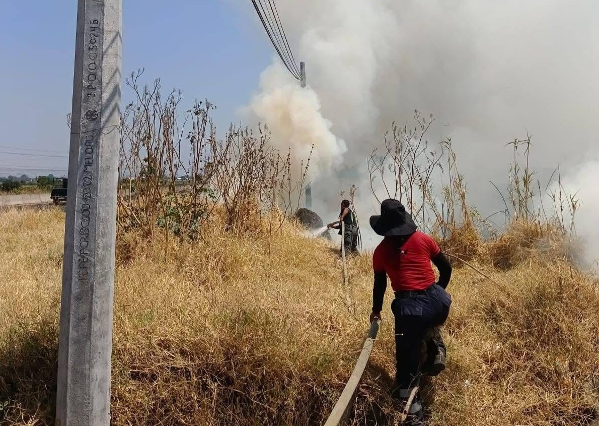 Sofocan incendio de pastizales en Huaquechula