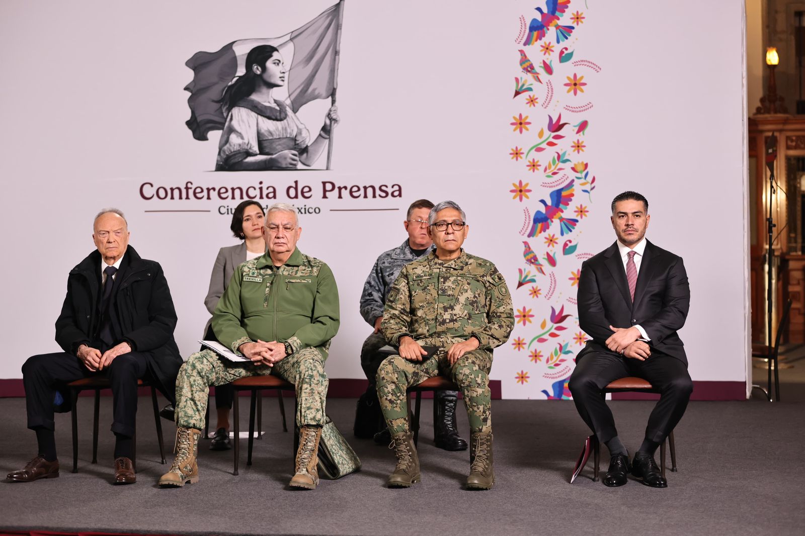 Codazos en el gabinete