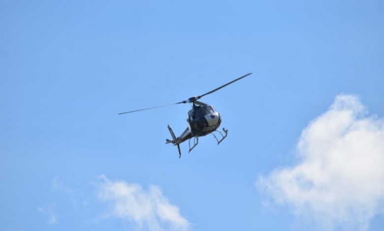 Balean helicóptero de la policía de Morelos y resulta herido un elemento
