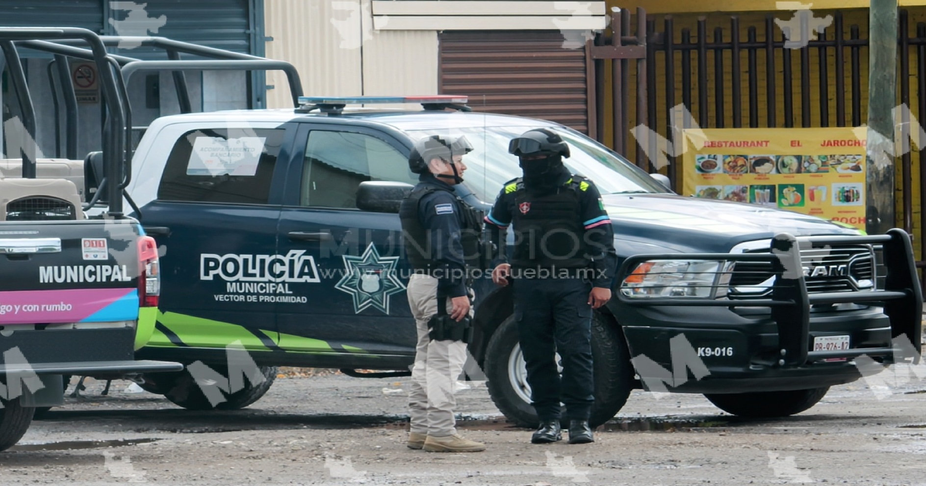 Policía auxiliar la hiere con arma de cargo en Plaza Dorada