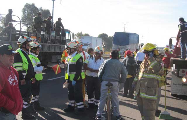 Choca en la México – Puebla autobús con 30 pasajeros abordo