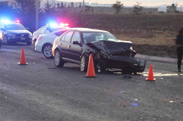 Deja 3 heridos choque entre automóviles en Chignahuapan