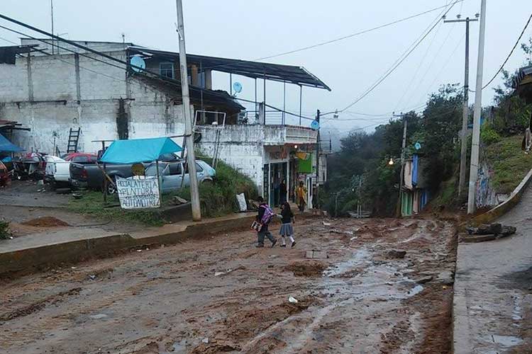 Se inconforman en Huauchinango por retraso de obra