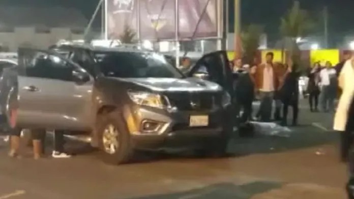 VIDEO Camioneta le pasa por encima a mujer
