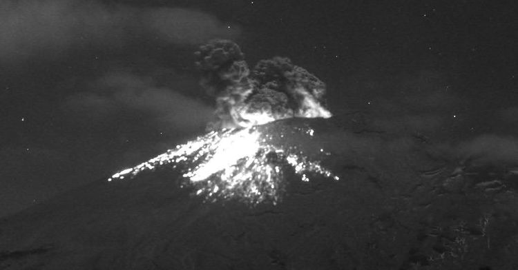 Popocatépetl registra fuerte explosión y expulsión de lava