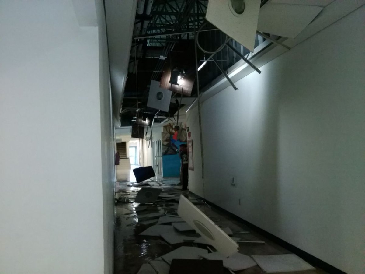 Truenan lluvias el remodelado Hospital del Niño Poblano
