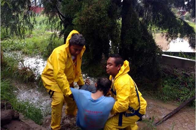 Hombre cae a río Rabanillo durante intensa lluvia en Cholula