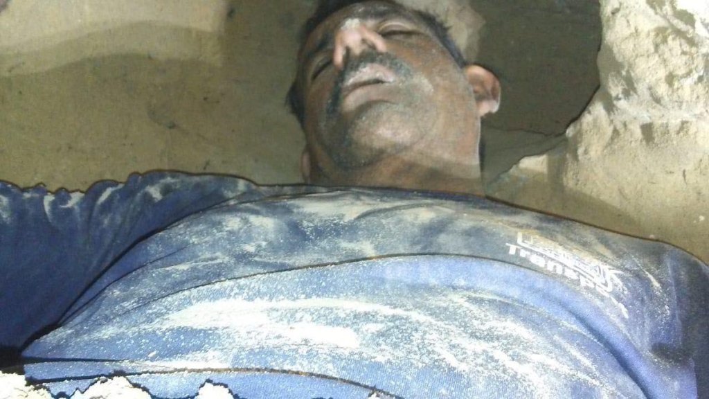 Cavó un túnel para espiar a su ex y quedó atrapado