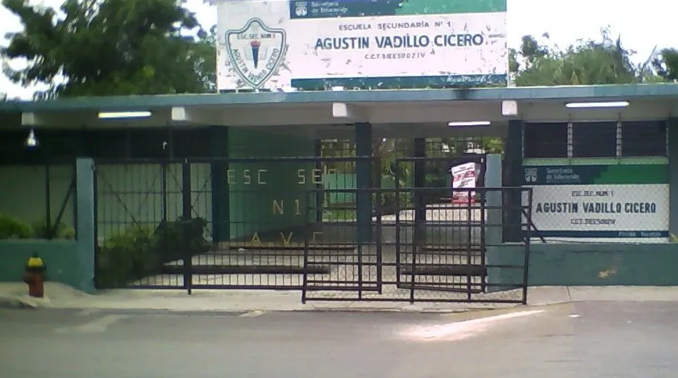 En Yucatán, hombre se hizo pasar por psicólogo en secundaria; amenazo alumnos