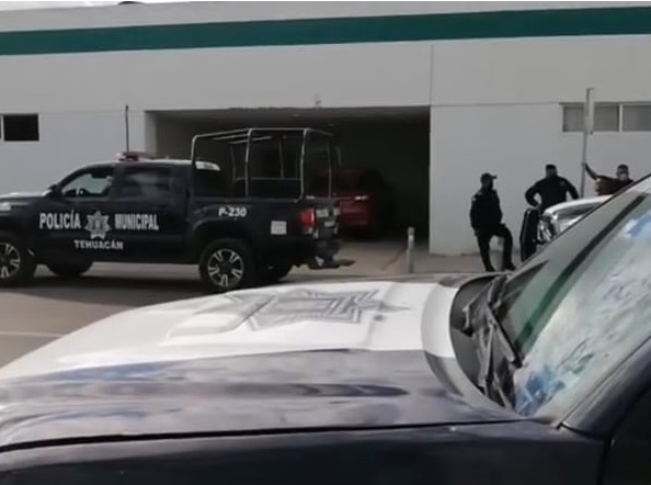 Lo balean y logra llegar al IMSS Tehuacán para ser atendido  