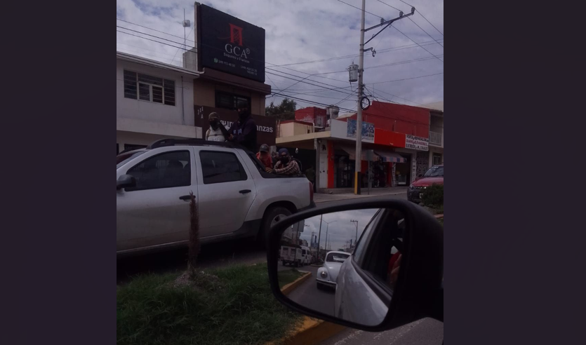 Supuestos sujetos armados recorren Tecamachalco