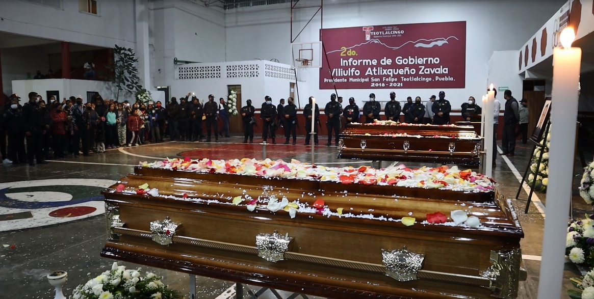 Despiden con honores a policías asesinados en Teotlalcingo