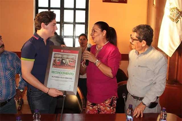 Ayuntamiento de Tehuacán rinde homenaje a piloto de la F1