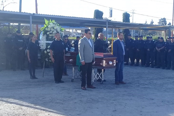 Homenajean a policía de Texmelucan muerto en servicio