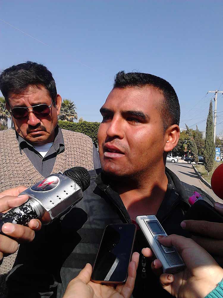 Rinden honores a oficial caído en explosión de paquete bomba en Texmelucan