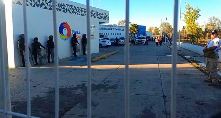 Usuarios del hospital de Texmelucan piden alto a saqueo de cadáveres