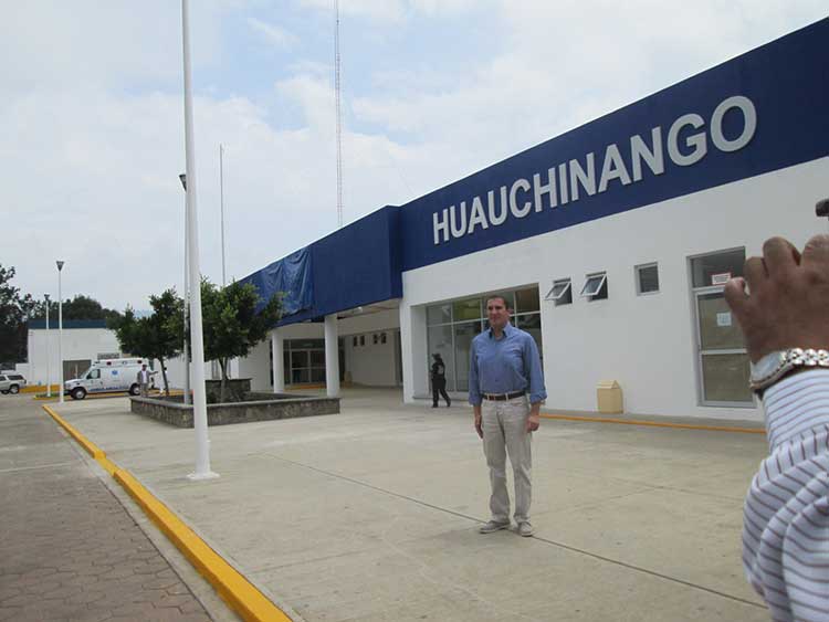  Opera a medias hospital entregado hace mes y medio en Huauchinango