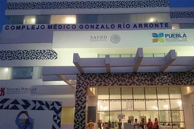 Mujer da a luz en recepción de Hospital de Atlixco luego que doctores la mandaran a caminar